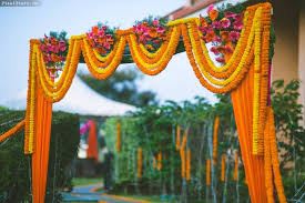 Easy and elegant floral home decoration ideas for this Diwali